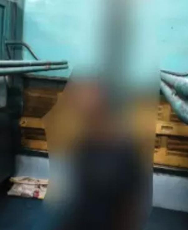 Raipur: पैसेंजर ट्रेन के भीतर फांसी पर लटका मिला युवक, रेलवे में हड़कंप