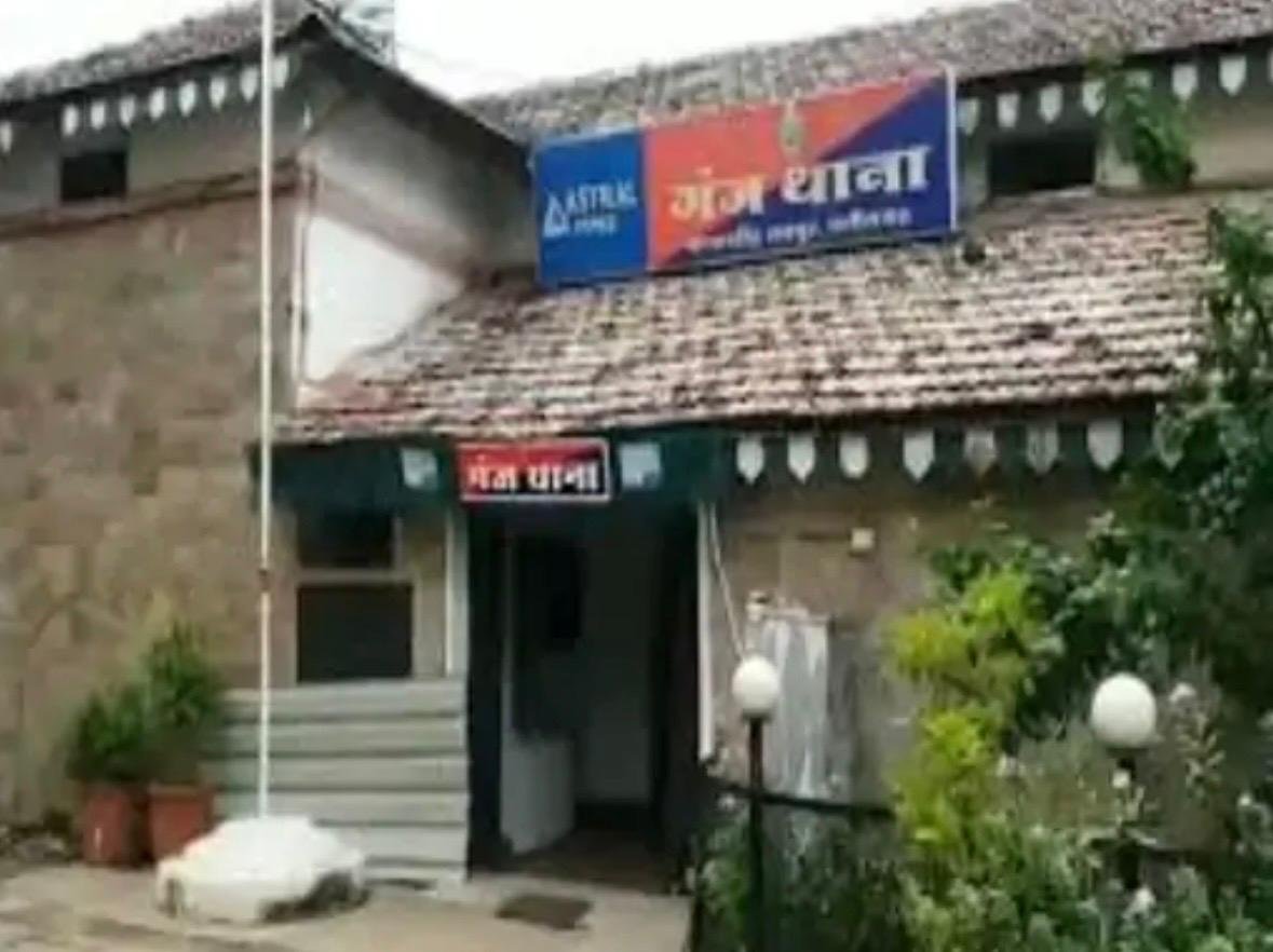 Raipur में चाकू की नोक पर लूट, तीन बदमाश फरार