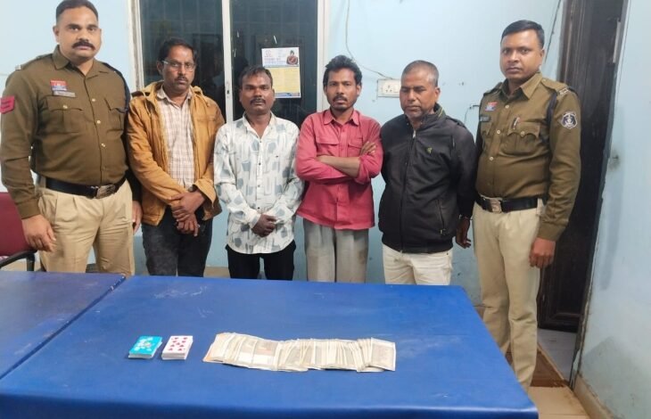Raipur में जंगल के पास जुआ खेलते चार जुआरी गिरफ्तार