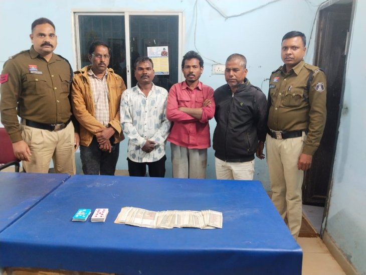 Raipur में जंगल के पास जुआ खेलते चार जुआरी गिरफ्तार