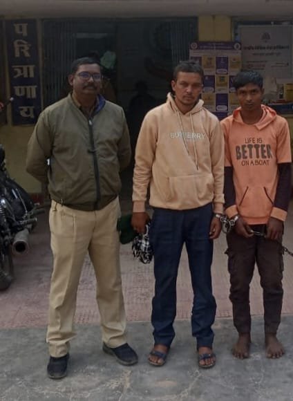 दुर्ग पुलिस की बड़ी कार्रवाई : अवैध शराब बेचते दो आरोपी गिरफ्तार, 42 पौवा शराब जब्त