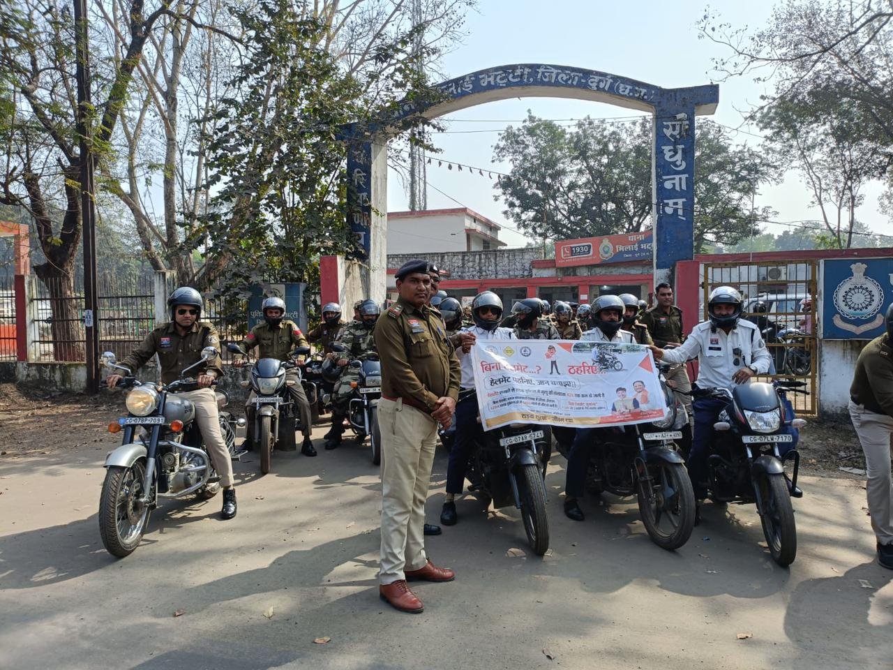 दुर्ग पुलिस की हेलमेट रैली, सड़क सुरक्षा का दिया संदेश