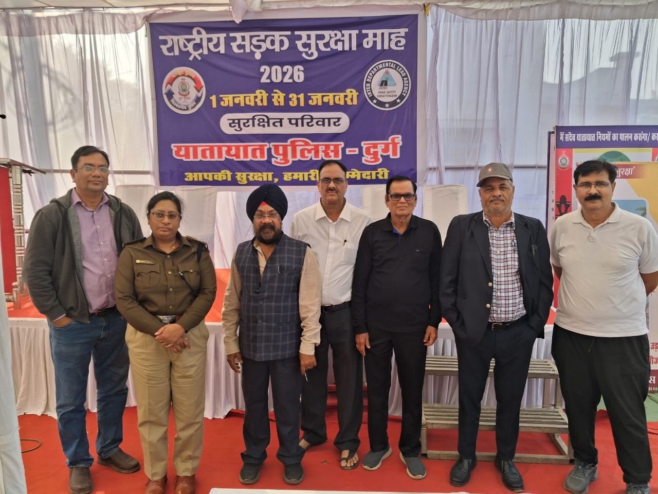 नेहरू नगर चौक की जाम समस्या पर यातायात पुलिस से नागरिकों की चर्चा