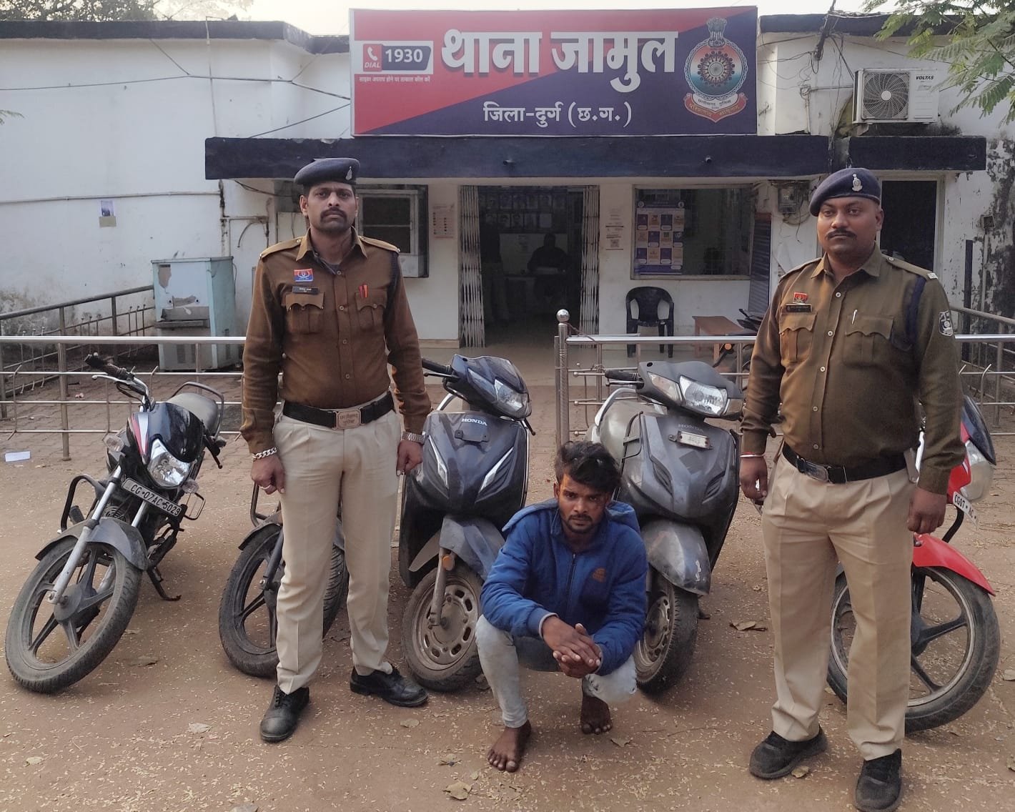Durg : शातिर दो-पहिया वाहन चोर गिरफ्तार, 5 चोरी की मोटरसाइकिल-स्कूटी बरामद