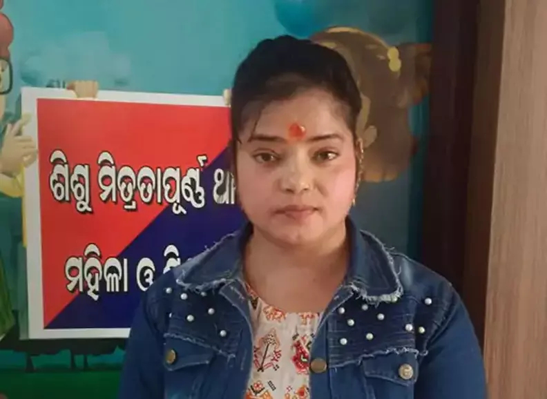 Gariaband: अश्लील ऑर्केस्ट्रा डांस केस में Odisha की डांसर गिरफ्तार