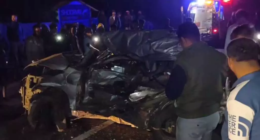 केशकाल घाटी में भीषण सड़क हादसा: ट्रक और कार की आमने-सामने भिड़ंत,  डॉक्टर की मौके पर ही मौत