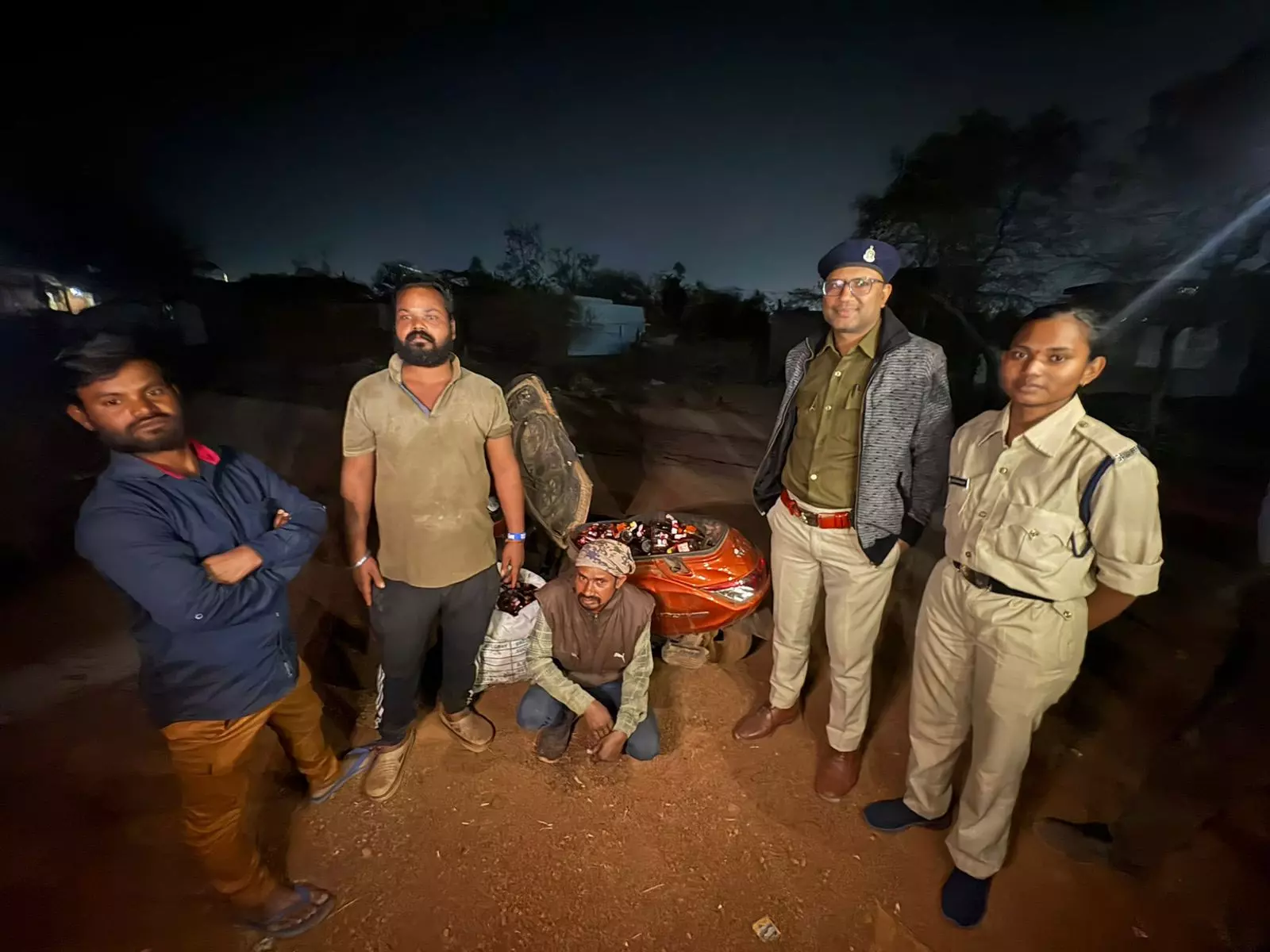 रायपुर आबकारी विभाग की ‘सर्जिकल स्ट्राइक’, अवैध शराब के साथ 2 तस्कर गिरफ्तार