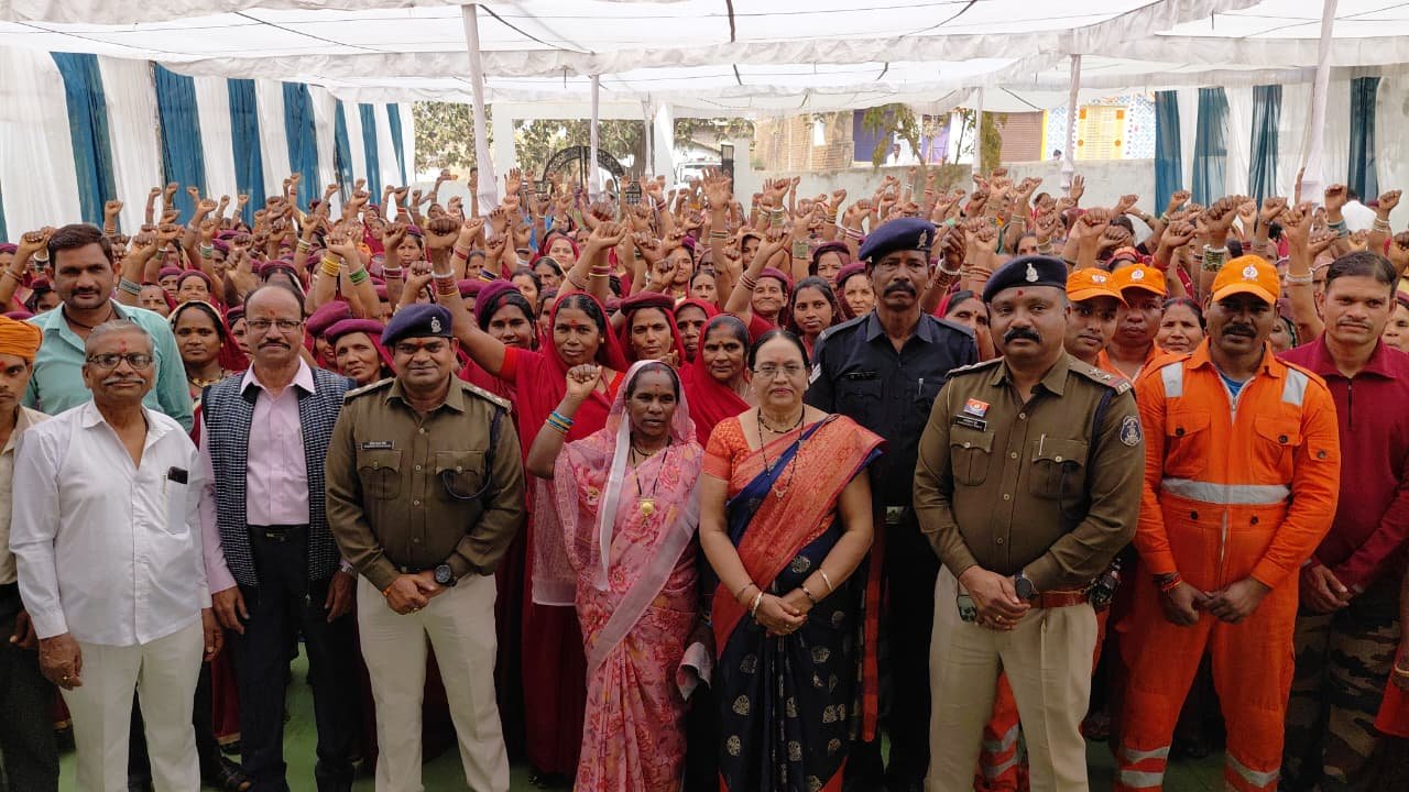 Durg : ग्राम दारगांव में महिला कमांडो सिविल डिफेंस प्रशिक्षण एवं प्रेरणा सम्मेलन आयोजित