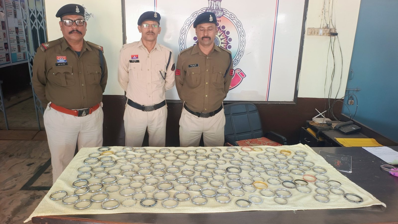 मड़ई मेला में Durg Police का सख़्त पहरा, दहशत फैलाने वालों से उतरवाए लोहे के कड़े