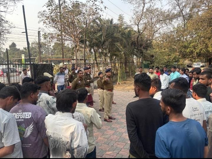 रायपुर कमिश्नरेट का ‘एक्शन’ शुरू: नॉर्थ जोन में हिस्ट्रीशीटरों की लगी परेड; पुलिस की दो टूक— “सुधर जाओ, वरना होगी ऐसी कार्रवाई कि”