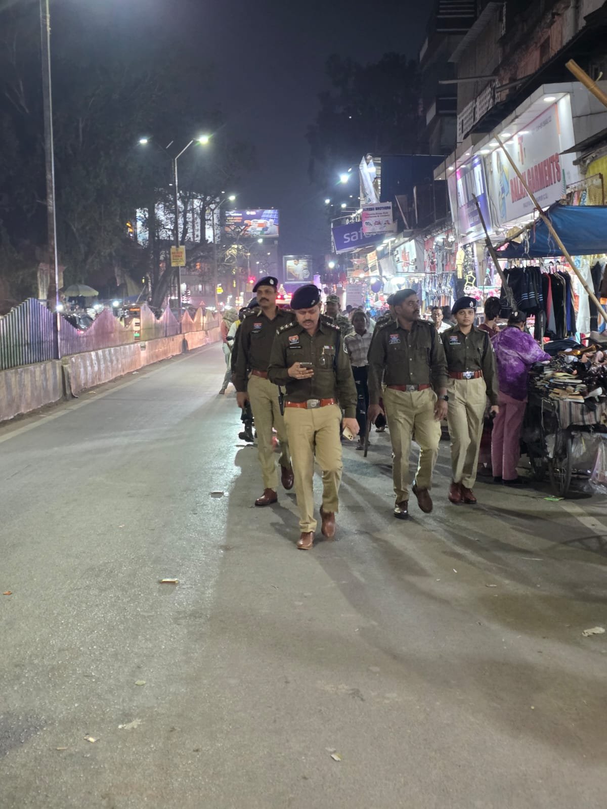 रायपुर में कमिश्नर राज का असर: डीसीपी और एसीपी ने सड़कों पर ली पैदल पेट्रोलिंग, सड़कों से हटाया अतिक्रमण