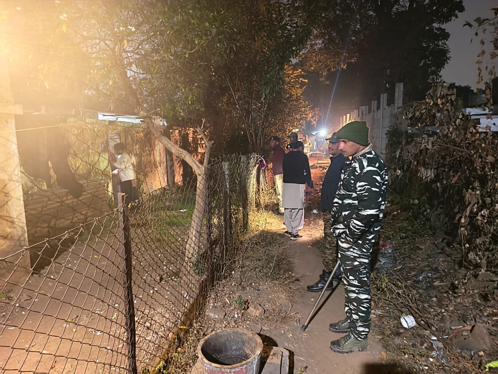 Durg Police का ‘अर्ली मॉर्निंग’ प्रहार:  100 से ज्यादा घरों में दी दबिश; गांजा तस्कर और अवैध शराब कोचिया गिरफ्तार