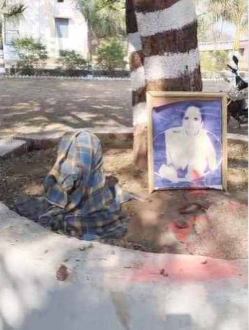 स्कूल में ‘खौफनाक’ तंत्र-मंत्र! 20 साल पहले मर चुके बच्चे की फोटो रखकर की तांत्रिक क्रिया, ग्रामीणों में दहशत