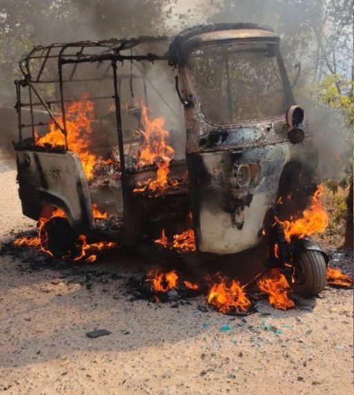 Korba:  चलती ऑटो में अचानक लगी आग, यात्रियों ने जैसे – तैसे कर बचाई अपनी जान 