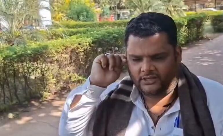 बेमेतरा कलेक्टरेट में कांग्रेस नेता की आत्मदाह की कोशिश