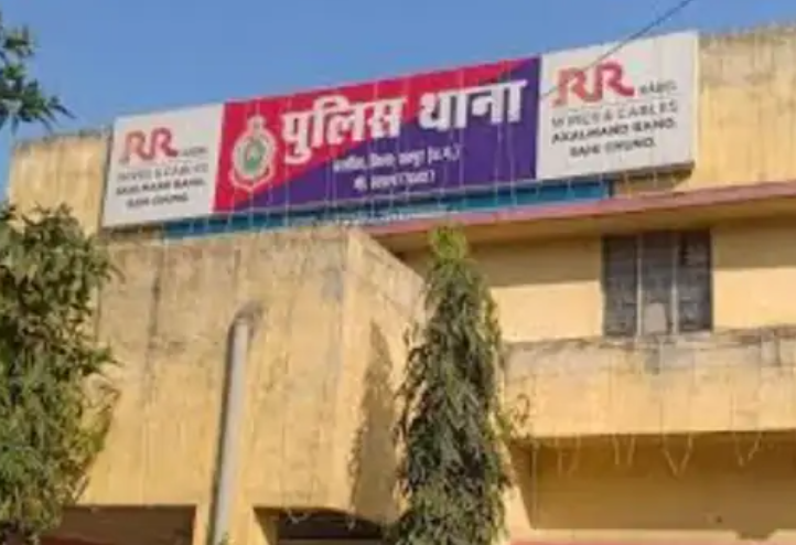Raipur : NH-30 पर खड़े हाइवा से ट्रक की टक्कर
