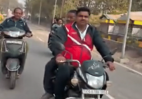 Durg : सड़क सुरक्षा माह में नियमों की अनदेखी, मंत्री पर उठे सवाल