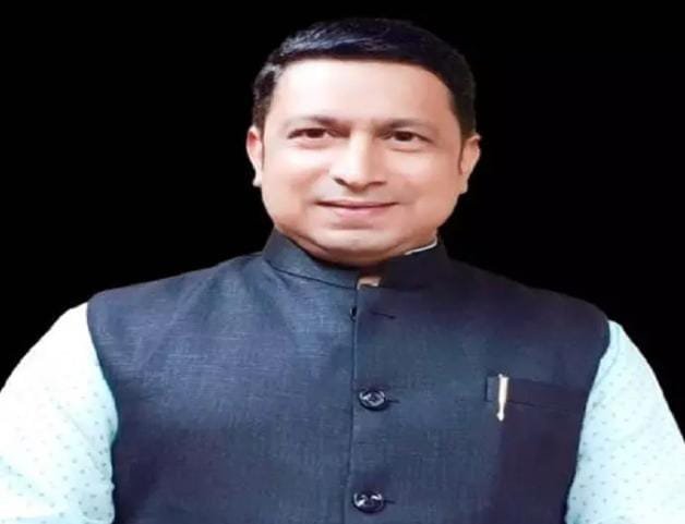 Raipur: झीरम घाटी कांड पर बयान पड़ा भारी, कांग्रेस प्रवक्ता विकास तिवारी पद से हटाए गए