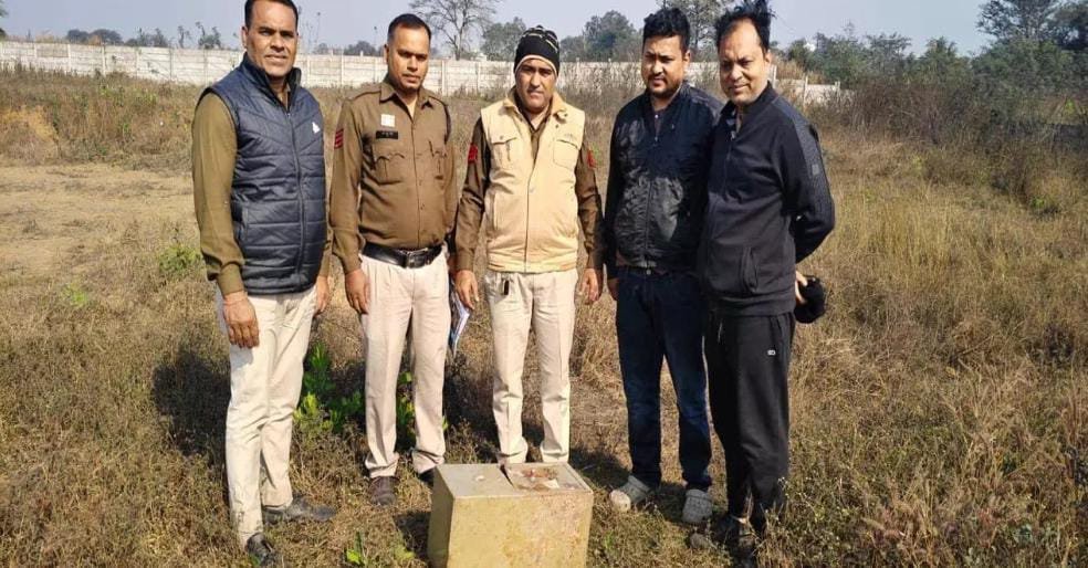 फ्रेंड्स कॉलोनी में लाखों की चोरी की घटना: 48 घंटे में तिजोरी और 27 तोला आभूषण बरामद