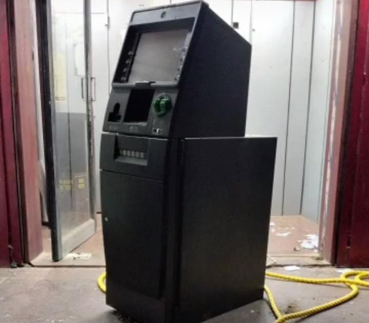 Jashpur में ATM उखाड़ने की कोशिश नाकाम, बदमाश फरार