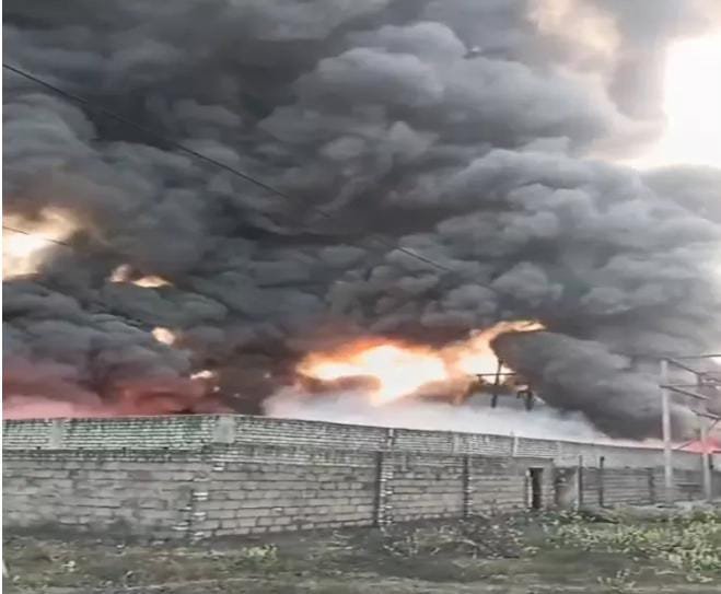 Bilaspur में कबाड़ गोदाम में लगी भीषण आग, लपटें आसमान को छूती नजर आईं