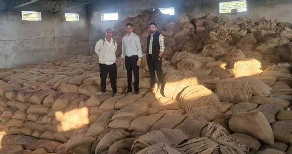 Dhamtari: राइस मिलों पर जिला प्रशासन की बड़ी कार्रवाई, 1.77 करोड़ रुपये का अवैध धान जब्त