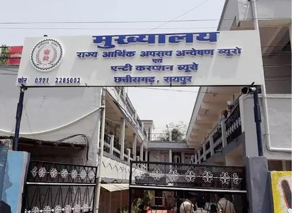 Ambikapur: किसानों के नाम पर 43 करोड़ के फर्जी लोन और गबन का मामला, अपेक्स बैंक अध्यक्ष ने की सख्त कार्रवाई की घोषणा – EOW को सौंपा जाएगा केस