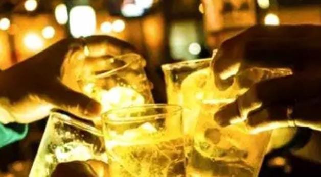 Durg में शराब पार्टी में हंगामा: इंस्पेक्टर ने बर्खास्त सिपाही पर चला दी गोली