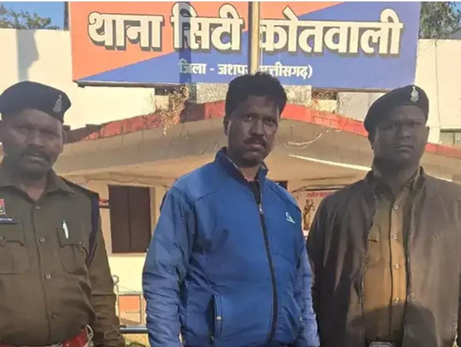 Jashpur पुलिस का ‘ऑपरेशन शंखनाद’ में बड़ी सफलता: दो गौ तस्कर गिरफ्तार, 10 गौवंश सुरक्षित बरामद
