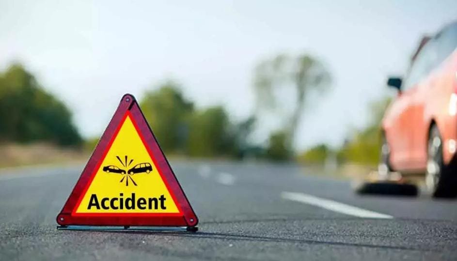 लोरमी में दिल दहला देने वाला सड़क हादसा: चावल से लदे ट्रक से टकराई बाइक, पिता-पुत्र की मौके पर मौत