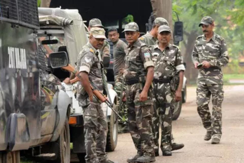 Bijapur में सुरक्षा बलों की दोहरी सफलता: दो बड़े ऑपरेशन में कई IED बरामद