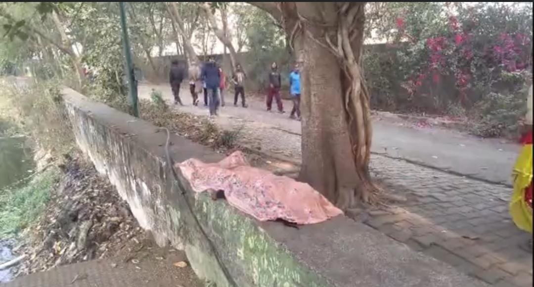 Raipur : नरेया तालाब के पास पेड़ से लटकी मिली युवती की लाश, इलाके में सनसनी