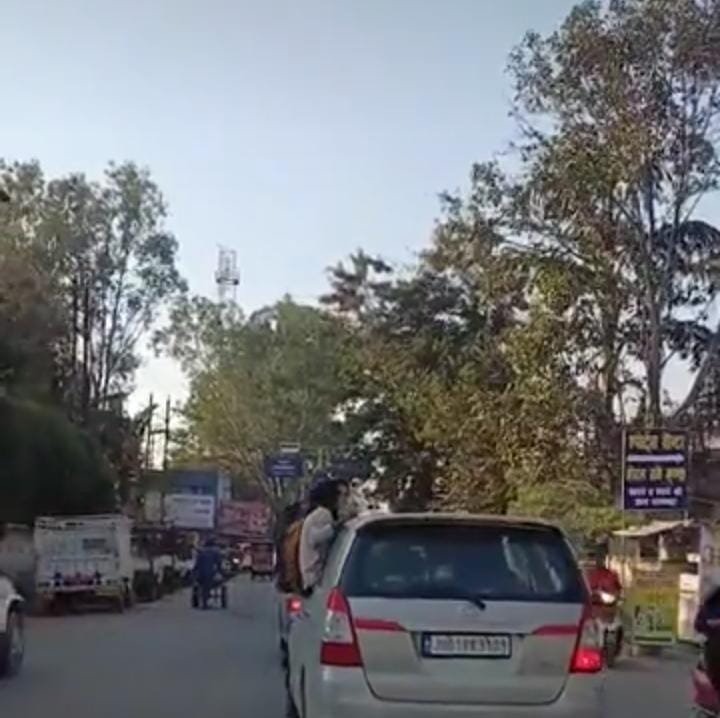 Ambikapur में पूर्व मुख्यमंत्री भूपेश बघेल के स्वागत में युवाओं का स्टंट, वीडियो वायरल