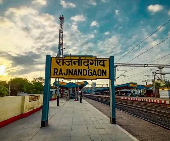 Rajnandgaon: ट्रेन में छिपाकर ले जाया जा रहा था 30 लाख का गांजा