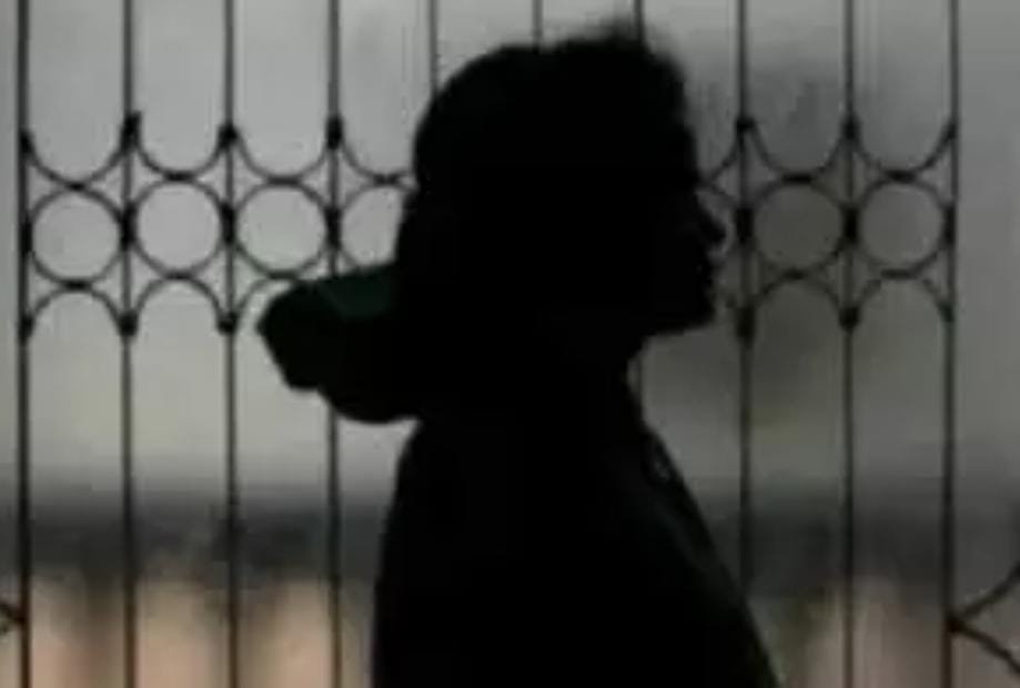 Bilaspur: FB से शुरू हुआ प्रेमजाल, रेलकर्मी पर दुष्कर्म और धोखाधड़ी का आरोप