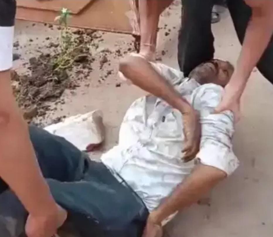 Rajnandgaon में दर्दनाक हादसा: दूसरी मंजिल पर पलंग चढ़ाते समय छज्जा गिरा, मजदूर की मौत