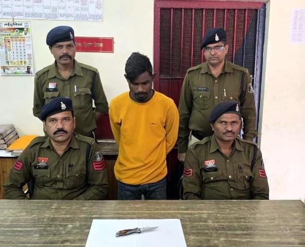 Janjgir Champa में धारदार चाकू से लोगों को डराने वाला बदमाश गिरफ्तार, Arms Act के तहत कार्रवाई