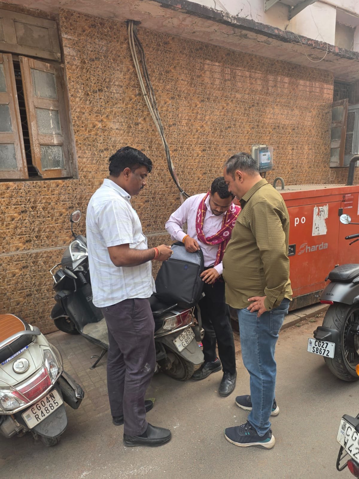 Durg : न्यायालय परिसर में पुलिस का आकस्मिक चेकिंग अभियान, तीन संदिग्धों पर कार्रवाई