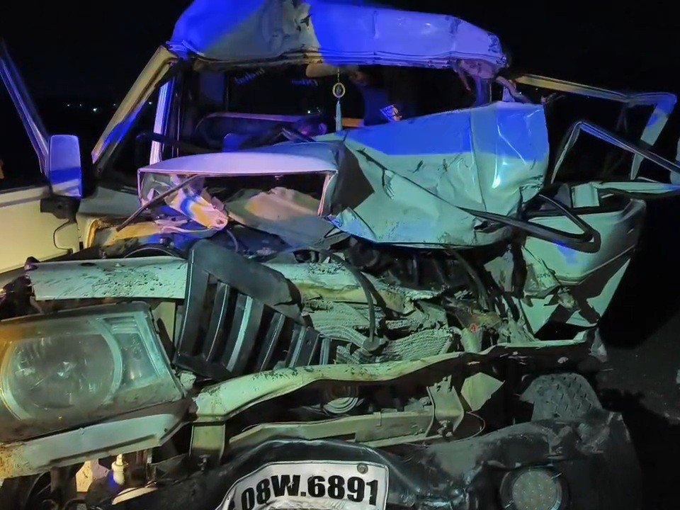 जशपुर सड़क हादसा: तेज रफ्तार बोलेरो ट्रक में घुसी, 1 की मौत, 2 गंभीर