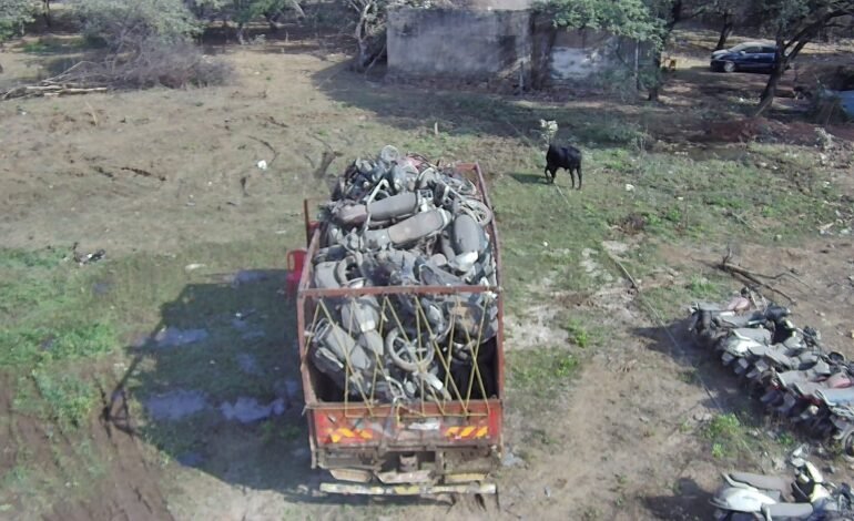 दुर्ग पुलिस की बड़ी कार्रवाई: वर्षों से लावारिस पड़े वाहनों की नीलामी