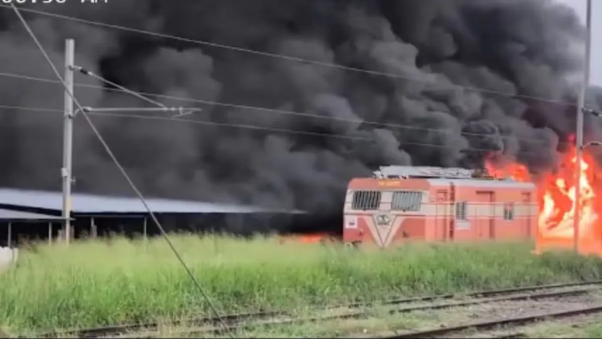 त्रिशूर रेलवे स्टेशन पर भीषण आग, पार्किंग में खड़ी 200 से ज्यादा गाड़ियां जलकर खाक