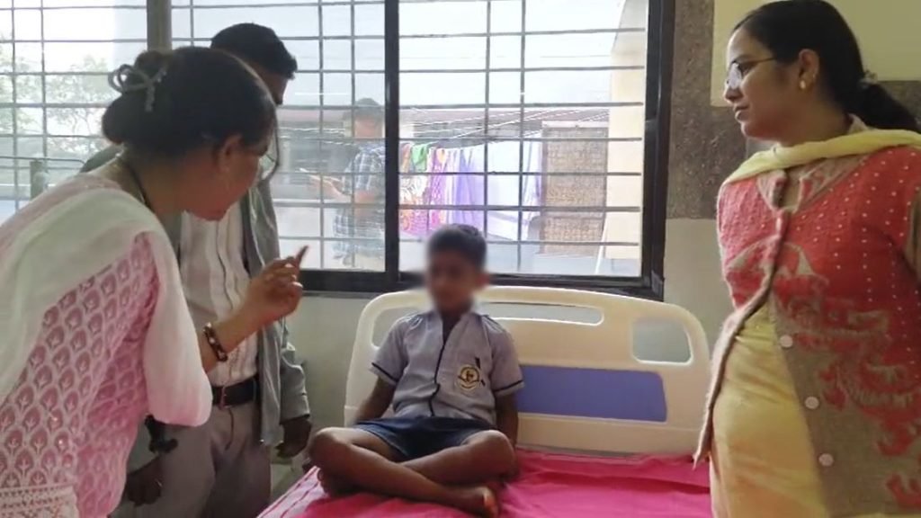 स्वामी आत्मानंद स्कूल में मिड-डे मील बना ‘जहर’, पत्तागोभी की सब्जी खाते ही 12 बच्चों की बिगड़ी तबीयत