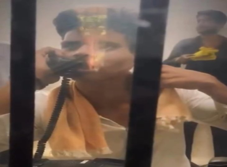 रायपुर सेंट्रल जेल में कैदी की गर्लफ्रेंड ने बनाया VIDEO, मुलाकात कक्ष में मोबाइल ले जाने पर उठे सवाल