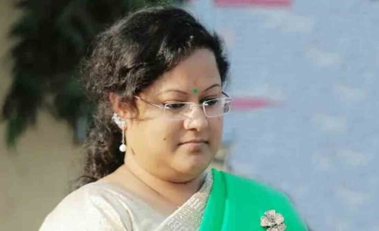 EOW की बड़ी कार्रवाई, शराब घोटाला केस में Saumya Chaurasia अरेस्ट