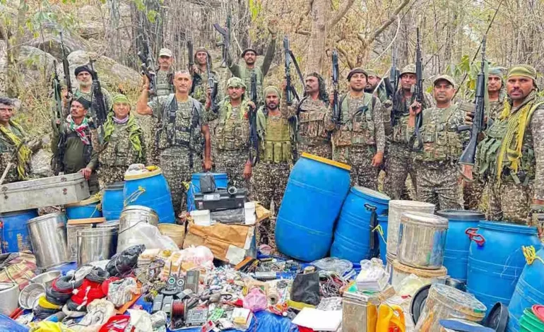 Narayanpur : अबूझमाड़ के जंगलों में नक्सलियों का बड़ा ‘डंप’ बरामद; भारी मात्रा में राशन और IED जप्त