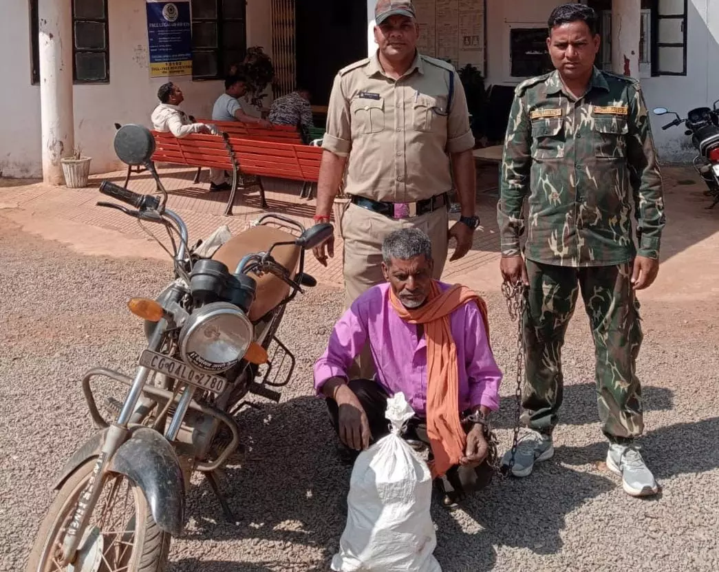 चलता-फिरता’ शराब दुकान बंद! बाइक से शराब बेचता आरोपी गिरफ्तार