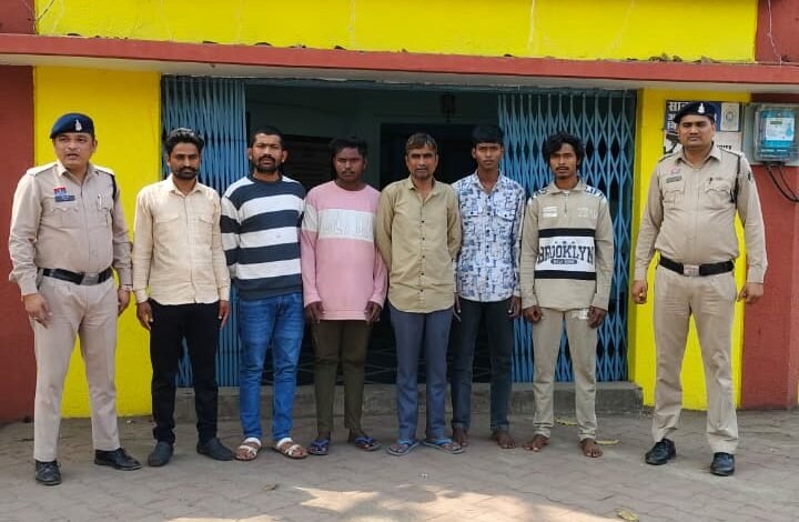 तेलीबांधा पुलिस की बड़ी कार्रवाई : 06 फरार वारंटियों को गिरफ्तार कर न्यायालय में किया पेश