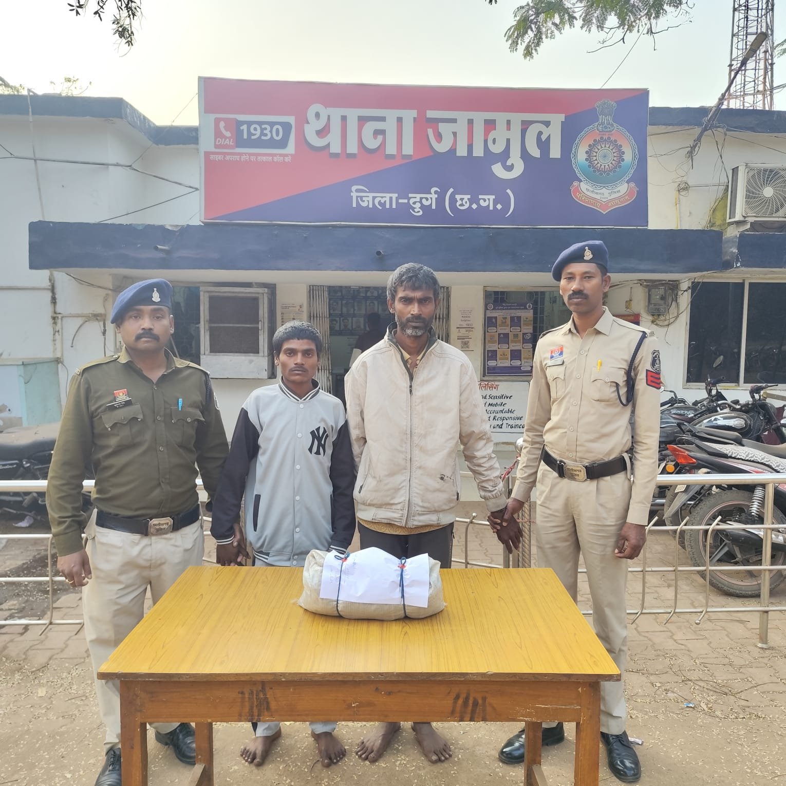 Durg : तिरंगा चौक के पास गांजा तस्करी करते दो आरोपी गिरफ्तार