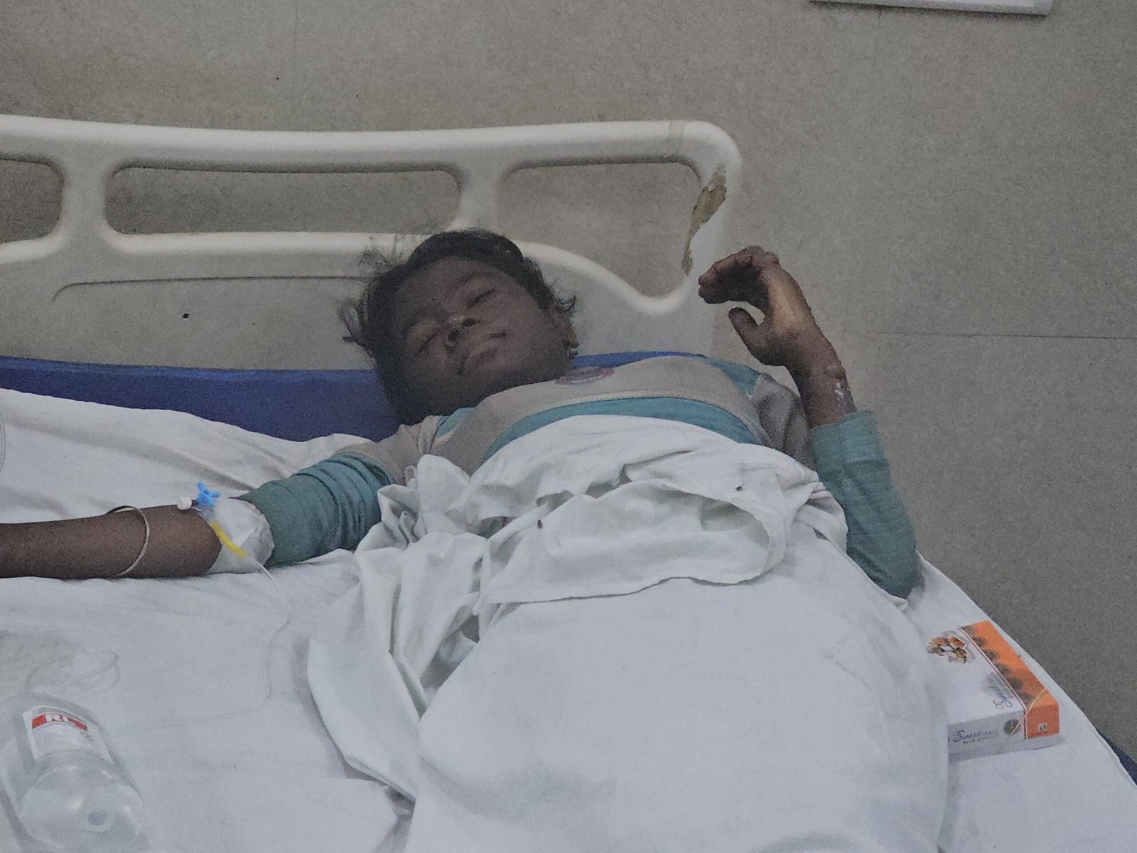 पति ने पत्नी और नाबालिग बेटी को पेट्रोल डालकर जिंदा जलाने की कोशिश