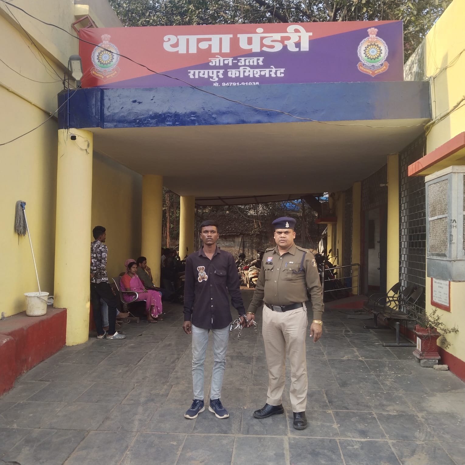 Raipur : आत्मानंद स्कूल मोवा में कक्षा के भीतर चाकू लहराने का मामला